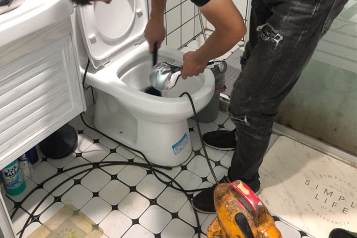 香格里拉马桶堵塞自己疏通还是找师傅?专业上门服务让你省时更省心