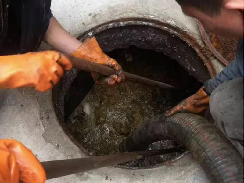 香格里拉清理化粪池时如何避免沼气的危害?